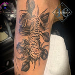 Commemorative Roses Tattoo On The Forearm With Calligraphy Name In Black And Gray Tatuaje Conmemorativo De Rosas En El Antebrazo Con Nombre De Caligrafia En Negro Y Gris