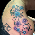 Floral Tattoo In Blue Purple And Green On The Shoulder Tatuaje De Flores En Colores Verde Azule Y Morado En El Hombro