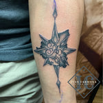 Compass Tattoo On The Forearm With The Country Nicaragua In Black And Gray Shading Tatuaje De Brújula En El Antebrazo Con El País Nicaragua En Sombreado Negro Y Gris<br>