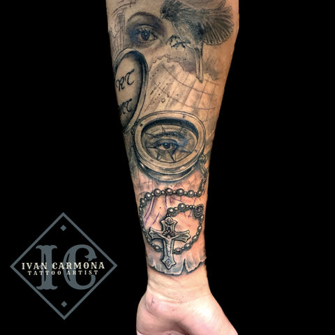 Eye Compass Bird Old Map Rosary Forearm Tattoo Tatuaje De Manga Con Una Brújula, Ojos De Los Padres, Un Pájaro, Un Rosario Y Un Mapa Viejo